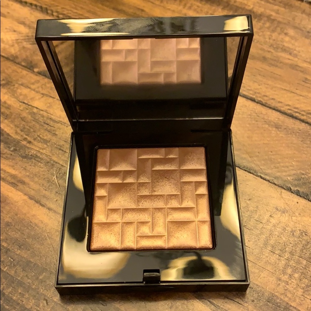Bobbi Brown Highlighting Powder